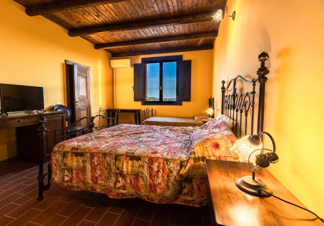 Castello Di Petecciano B&B Mosciano SantʼAngelo Eksteriør bilde